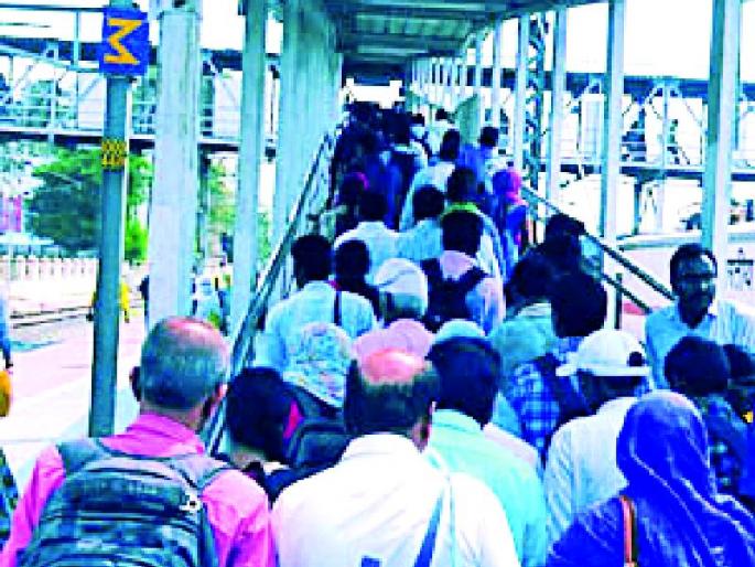 Gondia railway station repeats Mumbai incident? | गोंदिया रेल्वे स्थानकावर मुंबईच्या घटनेची पुनरावृत्ती? Gondia railway station repeats Mumbai incident? | गोंदिया रेल्वे स्थानकावर मुंबईच्या घटनेची पुनरावृत्ती?