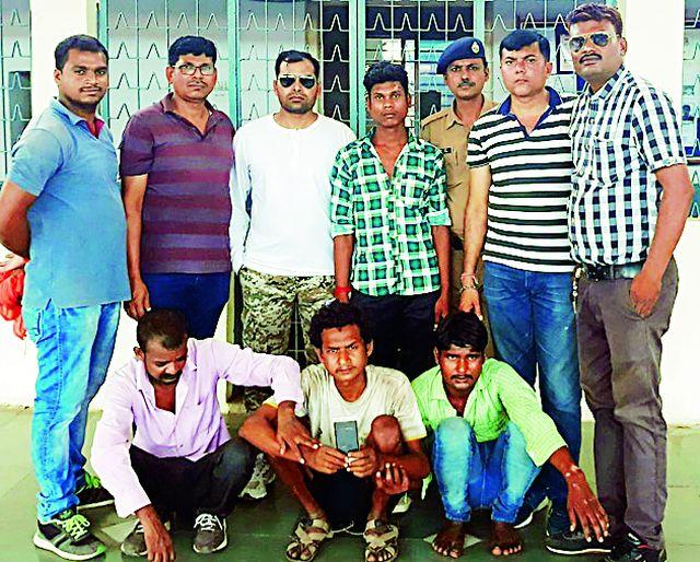 The mobile thief is trapped in Resub | मोबाईल चोर रेसुबच्या जाळ्यात The mobile thief is trapped in Resub | मोबाईल चोर रेसुबच्या जाळ्यात