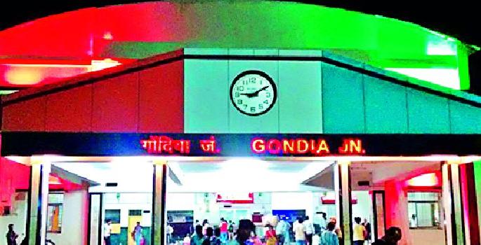 Four water vending machines that will be required at the railway station | रेल्वे स्थानकावर लागणार चार वॉटर वेंडिंग मशीन्स Four water vending machines that will be required at the railway station | रेल्वे स्थानकावर लागणार चार वॉटर वेंडिंग मशीन्स