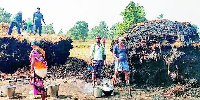 Again, the burnt grain of 13 farmers | पुन्हा १३ शेतकऱ्यांचे धानाचे पुंजणे जाळले