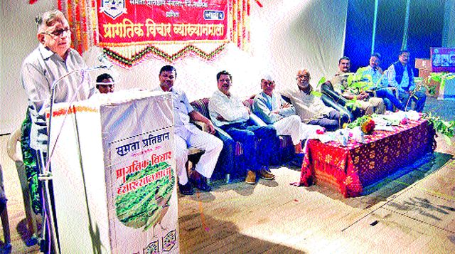 Due to the constitution, the country of India united | संविधानामुळे भारत देश एकसंध Due to the constitution, the country of India united | संविधानामुळे भारत देश एकसंध