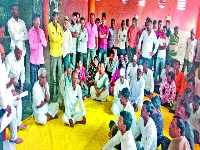 Water Questions Village Invaders | पाणीप्रश्नी ग्रामस्थ आक्रमक Water Questions Village Invaders | पाणीप्रश्नी ग्रामस्थ आक्रमक