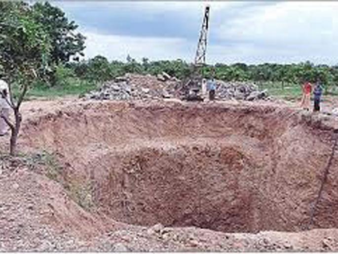  Sprain on wells due to distance rules | अंतराच्या नियमामुळे विहिरींवर टाच