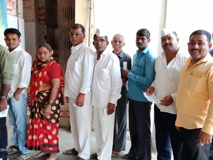 Failure of Igatpuri faulty voting machines | इगतपुरीत मतदान यंत्रांमध्ये बिघाड Failure of Igatpuri faulty voting machines | इगतपुरीत मतदान यंत्रांमध्ये बिघाड