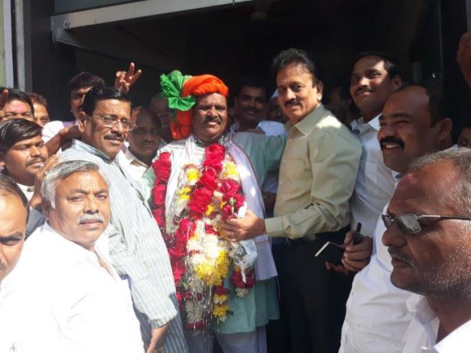 Dhanraj Chavan, Chairman of Jamner Agricultural Produce Market Committee | जामनेर कृषी उत्पन्न बाजार समितीच्या सभापतीपदी धनराज चव्हाण Dhanraj Chavan, Chairman of Jamner Agricultural Produce Market Committee | जामनेर कृषी उत्पन्न बाजार समितीच्या सभापतीपदी धनराज चव्हाण