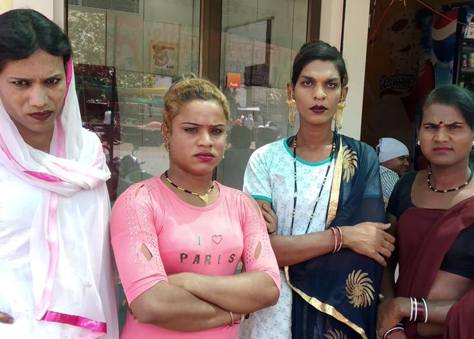 Eunuches deprived of politics ...! | समाजासह राजकारणातही तृतीयपंथी वंचित...!