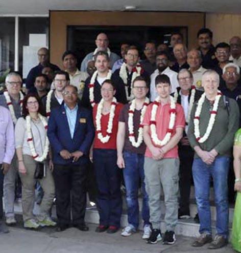 Smiles on patients' faces inflamed by German doctors | जर्मन डॉक्टरांनी फुलवले रूग्णांच्या चेहऱ्यावर हास्य