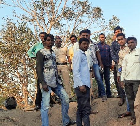 25 motors found on Mandala Lake | मांदळा तलावावर सापडल्या २५ मोटारी