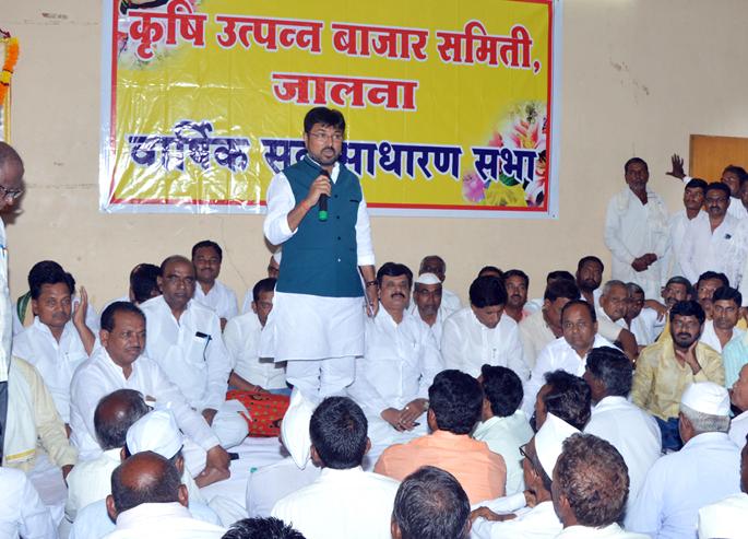 The farmers' debt scheme is beneficial to the farmers | शेतमाल तारण योजना शेतकऱ्यांच्या फायद्याची