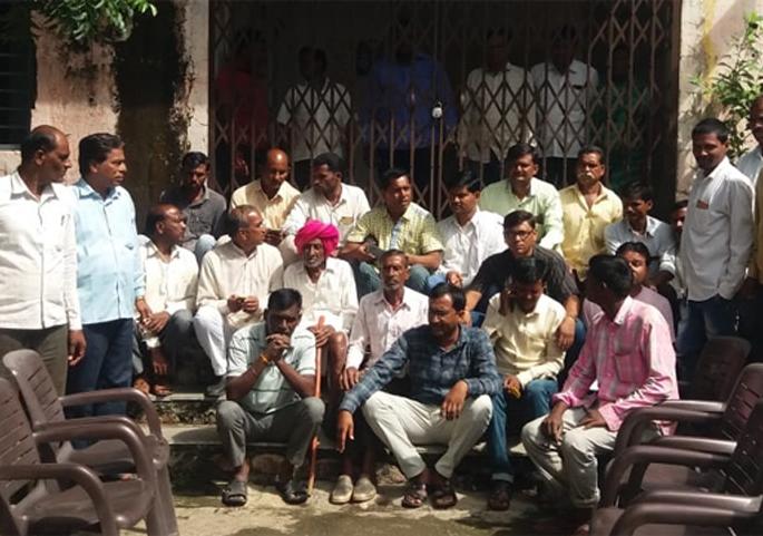 Health workers in a closed building | आरोग्य कर्मचाऱ्यांना कोंडले इमारतीत Health workers in a closed building | आरोग्य कर्मचाऱ्यांना कोंडले इमारतीत