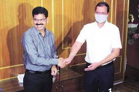 Why politics behind the change of Nashik Municipal Commissioner? | नाशिक महापालिका आयुक्तांच्या बदलामागे खरेच का राजकारण? Why politics behind the change of Nashik Municipal Commissioner? | नाशिक महापालिका आयुक्तांच्या बदलामागे खरेच का राजकारण?