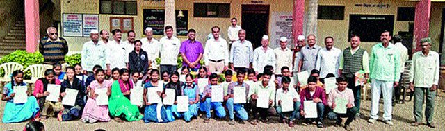 Students should face competition test: Patil | विद्यार्थ्यांनी स्पर्धा परीक्षेची कास धरावी : पाटील