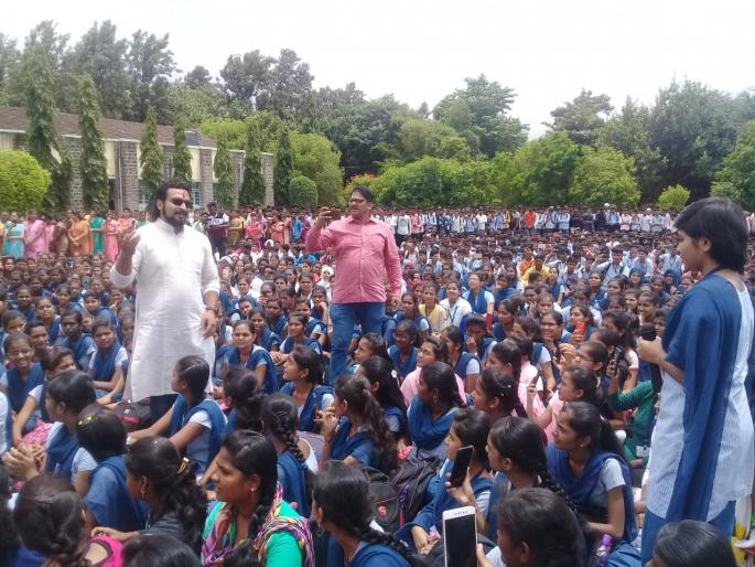 Youth, the future of the country is in your hands; Vote With Thought: Amol Kolhe | युवकहो देशाचं भविष्य तुमच्या हाती; विचार करून मतदान करा : अमोल कोल्हे Youth, the future of the country is in your hands; Vote With Thought: Amol Kolhe | युवकहो देशाचं भविष्य तुमच्या हाती; विचार करून मतदान करा : अमोल कोल्हे