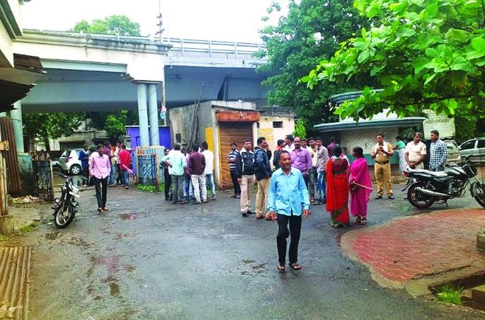 Shegaon: A pregnant woman dies in hospital | शेगाव : प्रसूती झालेल्या महिलेचा रुग्णालयात मृत्यू Shegaon: A pregnant woman dies in hospital | शेगाव : प्रसूती झालेल्या महिलेचा रुग्णालयात मृत्यू