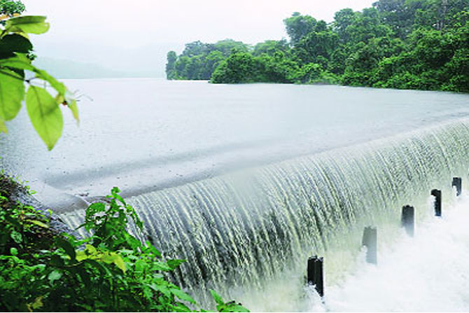 Jakhale, Wadiratnagiri dhagari due to water tanker | ‘जलयुक्त शिवार’मुळे जाखले, वाडीरत्नागिरी पाणीदार