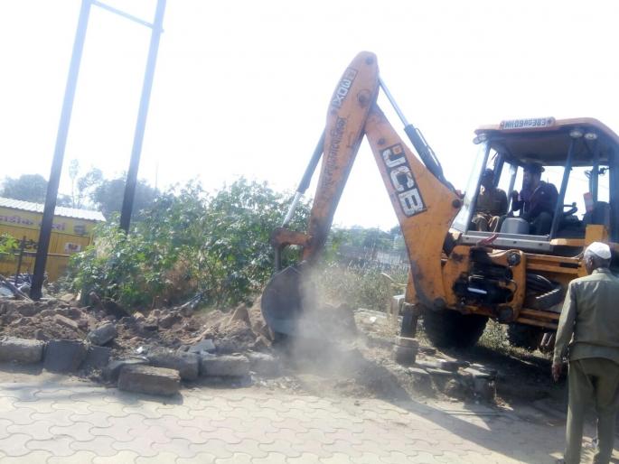 Encroachment campaign in Kolhapur city more intense, minor opposition to Tawde Hotel Chowk | कोल्हापूर शहरात अतिक्रमण मोहीम अधिक तीव्र, तावडे हॉटेल चौकात किरकोळ विरोध