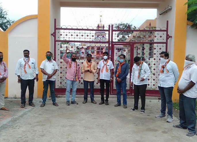 BJP's bell ringing agitation at Deola | भाजपाचे देवळा येथे घंटानाद आंदोलन BJP's bell ringing agitation at Deola | भाजपाचे देवळा येथे घंटानाद आंदोलन