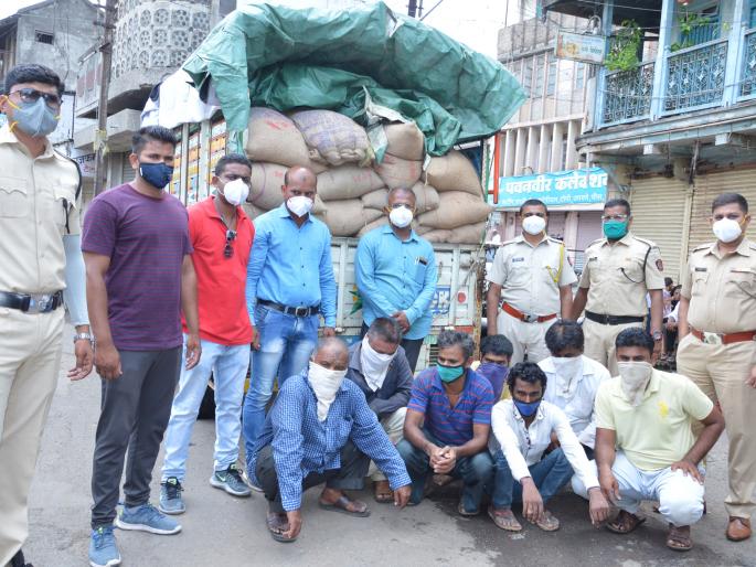 Police raid on grain warehouse in Tehre | टेहरेत उपसरपंचाच्या धान्य गुदामावर पोलिसांचा छापा Police raid on grain warehouse in Tehre | टेहरेत उपसरपंचाच्या धान्य गुदामावर पोलिसांचा छापा