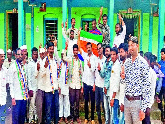 MNS flag on Somaj Gram Panchayat | सोमज ग्रामपंचायतीवर मनसेचा झेंडा MNS flag on Somaj Gram Panchayat | सोमज ग्रामपंचायतीवर मनसेचा झेंडा