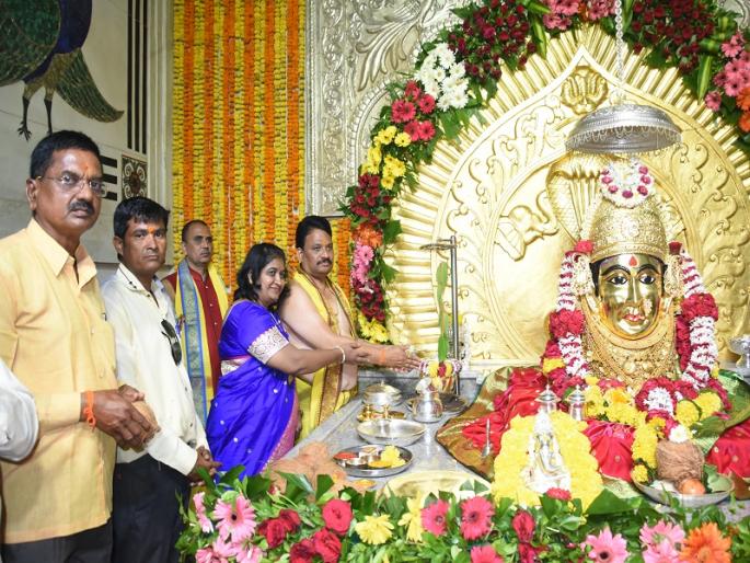 Jai Ambe, Jai Jagadumbe, Jai Mataadi .. These announcements made the Mohatadevi area a dumdum. | जय अंबे, जय जगदंबे, जय मातादी.. या घोषणांनी मोहटादेवी परिसर दुमदुमला Jai Ambe, Jai Jagadumbe, Jai Mataadi .. These announcements made the Mohatadevi area a dumdum. | जय अंबे, जय जगदंबे, जय मातादी.. या घोषणांनी मोहटादेवी परिसर दुमदुमला
