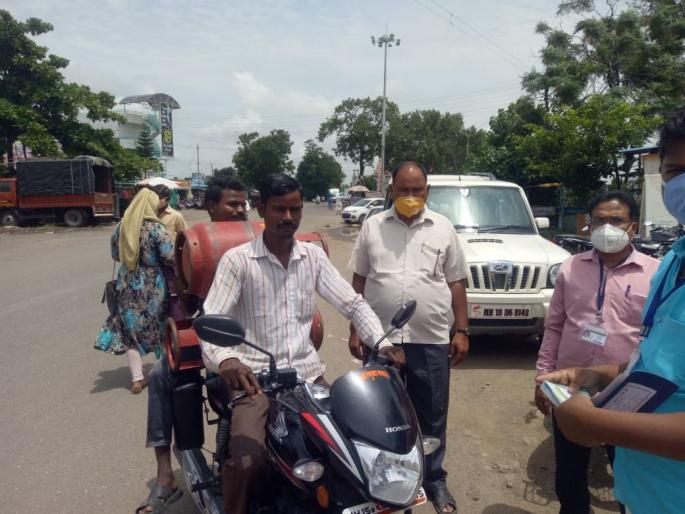 Punitive action against citizens walking without masks | विना मास्क फिरणाऱ्या नागरिकांवर दंडात्मक कारवाई