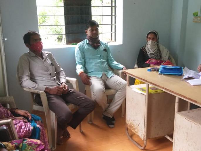 Attending the meeting with Kovalya Jiva, the women sarpanchs showed their loyalty to development | कोवळ्या जीवासह बैठकीस उपस्थित राहून महिला सरपंचांनी दर्शविली विकासाप्रती निष्ठा Attending the meeting with Kovalya Jiva, the women sarpanchs showed their loyalty to development | कोवळ्या जीवासह बैठकीस उपस्थित राहून महिला सरपंचांनी दर्शविली विकासाप्रती निष्ठा