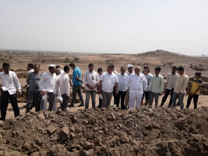 Three million liters of water due to the labor force | श्रमदानामुळे साठणार तीन कोटी लिटर पाणी Three million liters of water due to the labor force | श्रमदानामुळे साठणार तीन कोटी लिटर पाणी