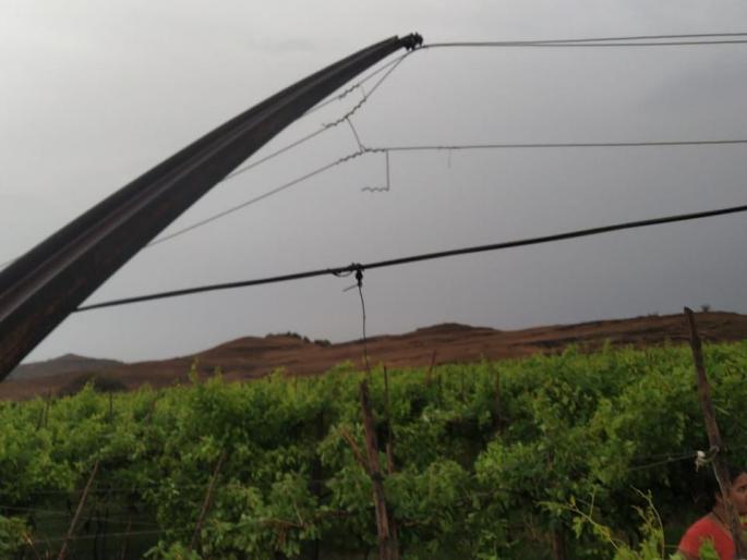 Power outage due to strong winds | वादळी वाऱ्यामुळे विज पुरवठा खंडीत