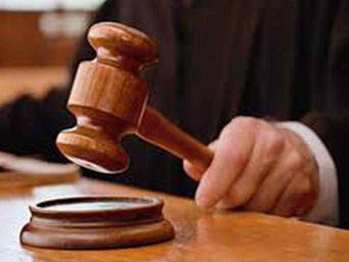 Three-year imprisonment for beating a policeman in martyrdom | शहाद्यात पोलीसाला मारहाण केल्याने तिघांना एक वर्षाच्या कारावसाची शिक्षा Three-year imprisonment for beating a policeman in martyrdom | शहाद्यात पोलीसाला मारहाण केल्याने तिघांना एक वर्षाच्या कारावसाची शिक्षा