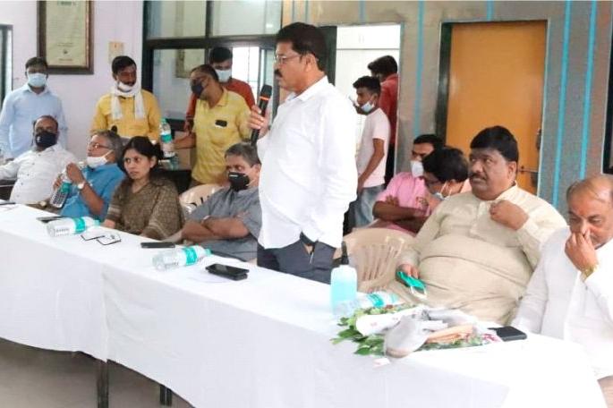 BJP's alliance on Khadse's home pitch | खडसेंच्या होमपीचवर भाजपची पक्षबांधणी BJP's alliance on Khadse's home pitch | खडसेंच्या होमपीचवर भाजपची पक्षबांधणी