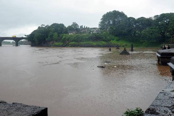 Heavy rain in Kolhapur district | कोल्हापूर जिल्ह्यात दमदार पाऊस