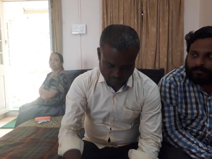 Panhandala sub-divisional magistrate's office has five magistrates; Temporarily bail to Gita Bose | पन्हाळा दुय्यम निबंधक कार्यालयातील पाचजणांना न्यायालयीन कोठडी ; गीता बोटे यांना तात्पुरता जामीन Panhandala sub-divisional magistrate's office has five magistrates; Temporarily bail to Gita Bose | पन्हाळा दुय्यम निबंधक कार्यालयातील पाचजणांना न्यायालयीन कोठडी ; गीता बोटे यांना तात्पुरता जामीन