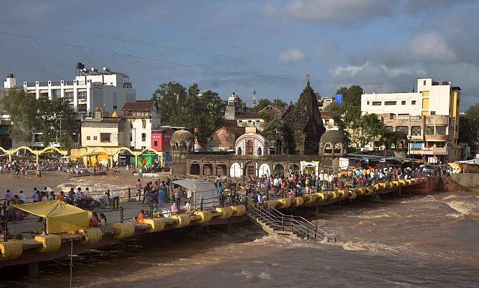 dauupaaranantara-ughadaipa-pauura-osaralaa | दूपारनंतर उघडीप; पूर ओसरला dauupaaranantara-ughadaipa-pauura-osaralaa | दूपारनंतर उघडीप; पूर ओसरला