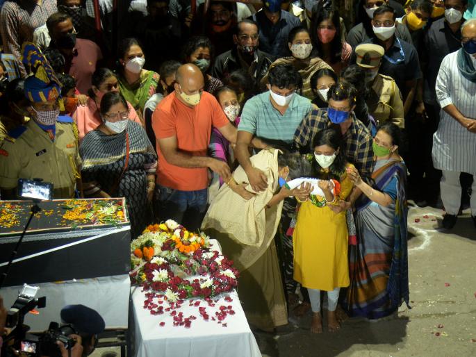 ... the last one bowing to you | ...अखेरचा हा तुला दंडवत ... the last one bowing to you | ...अखेरचा हा तुला दंडवत