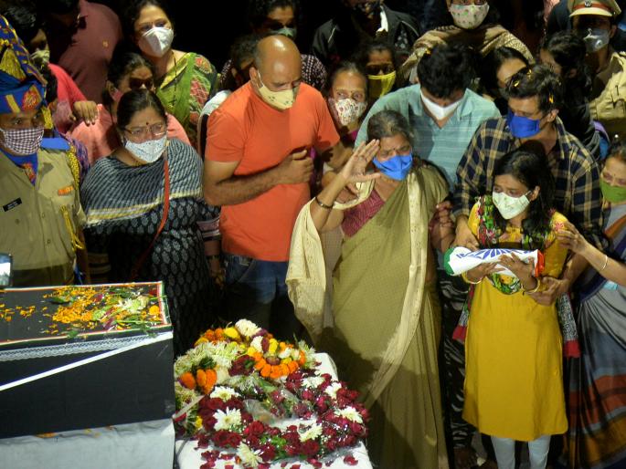 Nashik's son Nitin Bhalerao martyred in Naxal attack! | नक्षली हल्ल्यात नाशिकचे सुपुत्र नितीन भालेराव शहीद ! Nashik's son Nitin Bhalerao martyred in Naxal attack! | नक्षली हल्ल्यात नाशिकचे सुपुत्र नितीन भालेराव शहीद !
