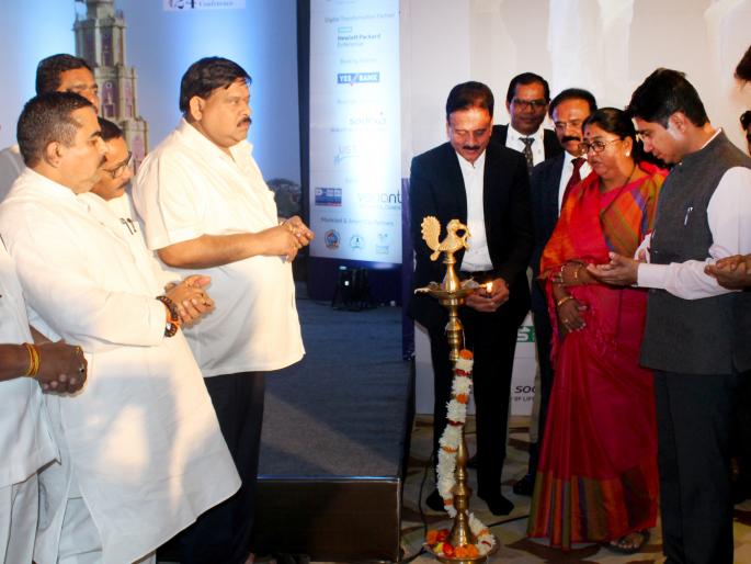 Water Resources Minister Girish Mahajan's presentation is necessary for people to become 'smart Nashik' | ‘स्मार्ट नाशिक’ होण्यासाठी लोकसहभाग आवश्यक असल्याचे जलसंपदामंत्री गिरीश महाजन यांचे प्रतिपादन Water Resources Minister Girish Mahajan's presentation is necessary for people to become 'smart Nashik' | ‘स्मार्ट नाशिक’ होण्यासाठी लोकसहभाग आवश्यक असल्याचे जलसंपदामंत्री गिरीश महाजन यांचे प्रतिपादन