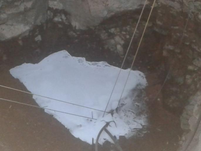 What is the secret of pumped water? | पिंपळेतल्या फेसाळलेल्या पाण्याचे गूढ काय?, विषारी औषध टाकल्याचा संशय What is the secret of pumped water? | पिंपळेतल्या फेसाळलेल्या पाण्याचे गूढ काय?, विषारी औषध टाकल्याचा संशय