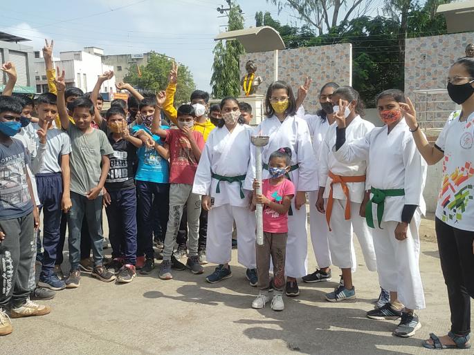 Torch rally on the occasion of National Sports Day | राष्ट्रीय क्रीडा दिनानिमित्त मशाल रॅली Torch rally on the occasion of National Sports Day | राष्ट्रीय क्रीडा दिनानिमित्त मशाल रॅली