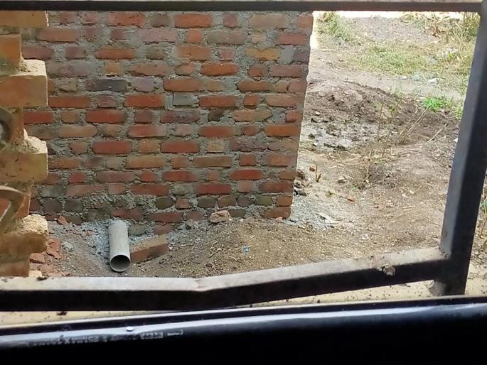Parbhani: Attempts to break the bank in the fight | परभणी : दैठण्यात बँक फोडण्याचा प्रयत्न Parbhani: Attempts to break the bank in the fight | परभणी : दैठण्यात बँक फोडण्याचा प्रयत्न