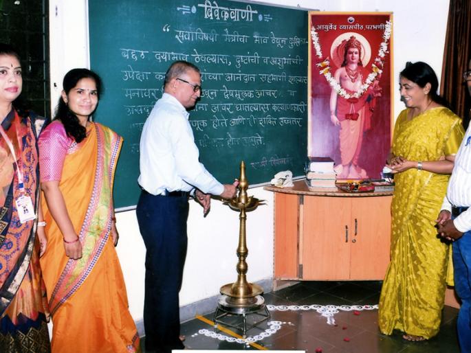 Parbhani: Change your attitude towards suffering | परभणी : वेदनेकडे बघण्याचा दृष्टीकोन बदलावा Parbhani: Change your attitude towards suffering | परभणी : वेदनेकडे बघण्याचा दृष्टीकोन बदलावा