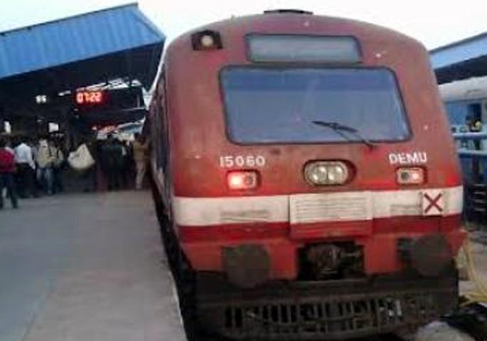 Parbhani: Demu Railway to be repaired in Pune | परभणी : पूर्णेत होणार डेमू रेल्वेची दुरुस्ती Parbhani: Demu Railway to be repaired in Pune | परभणी : पूर्णेत होणार डेमू रेल्वेची दुरुस्ती