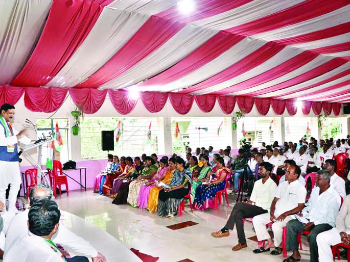 Condition of the Congress hand in lotus bloom, status in Satara district | कमळ न फुलता काँगे्रसचा हात गाळात, सातारा जिल्ह्यातील स्थिती Condition of the Congress hand in lotus bloom, status in Satara district | कमळ न फुलता काँगे्रसचा हात गाळात, सातारा जिल्ह्यातील स्थिती