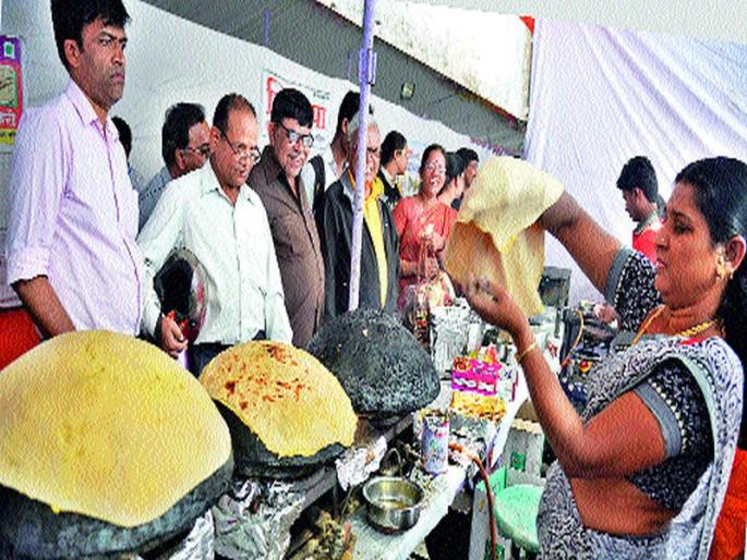 Shrirang Bhajani Mandal tops, response to questions, competition, Aharon alarms in Ahirani Sahitya Sammelan | श्रीरंग भजनी मंडळ अव्वल, प्रश्नमंजूषा स्पर्धेस प्रतिसाद अहिराणी साहित्य संमेलनात भजनांचा गजर