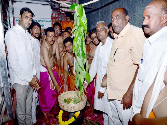 Rashin praises Jagdamba's mother | राशीनला जगदंबा मातेचा जयघोष Rashin praises Jagdamba's mother | राशीनला जगदंबा मातेचा जयघोष