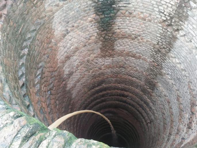 Unique program of recharge well at Sakali in Yawal taluka | यावल तालुक्यातील साकळी येथे विहीर पुनर्भरणाचा अनोखा उपक्रम Unique program of recharge well at Sakali in Yawal taluka | यावल तालुक्यातील साकळी येथे विहीर पुनर्भरणाचा अनोखा उपक्रम