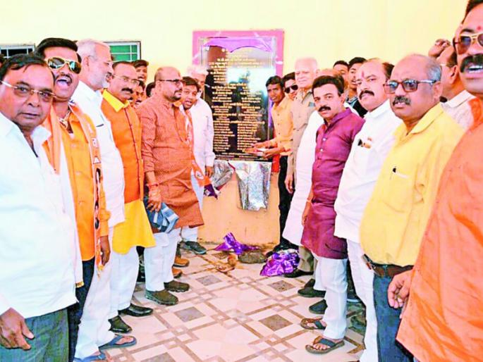 50 crores proposals for drinking water distribution will be sanctioned soon in Dharangaon - Information Minister Gulabrao Patil's information | धरणगाव शहराला पिण्याचे पाणी वितरणासाठी ५० कोटी रुपयांच्या प्रस्तावास लवकरच मंजूरी मिळणार- सहकार राज्यमंत्री गुलाबराव पाटील यांची माहिती 50 crores proposals for drinking water distribution will be sanctioned soon in Dharangaon - Information Minister Gulabrao Patil's information | धरणगाव शहराला पिण्याचे पाणी वितरणासाठी ५० कोटी रुपयांच्या प्रस्तावास लवकरच मंजूरी मिळणार- सहकार राज्यमंत्री गुलाबराव पाटील यांची माहिती