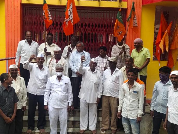 BJP's agitation in Baglan to open temples | मंदिरे खुली करण्यासाठी भाजपचे बागलाणमध्ये आंदोलन BJP's agitation in Baglan to open temples | मंदिरे खुली करण्यासाठी भाजपचे बागलाणमध्ये आंदोलन