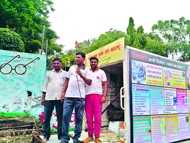 Pandharpuri patha 'withdrawal of addiction' | पंढरीच्या वाटेने निघाली ‘व्यसनमुक्तीची वारी’ Pandharpuri patha 'withdrawal of addiction' | पंढरीच्या वाटेने निघाली ‘व्यसनमुक्तीची वारी’