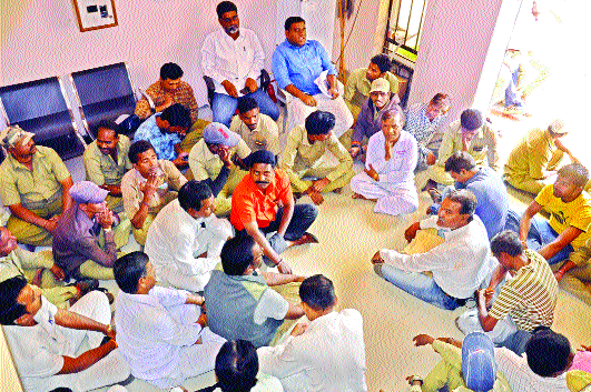 After the mediation of Udayanrajanj, the movement back | उदयनराजेंच्या मध्यस्थीनंतर आंदोलन मागे