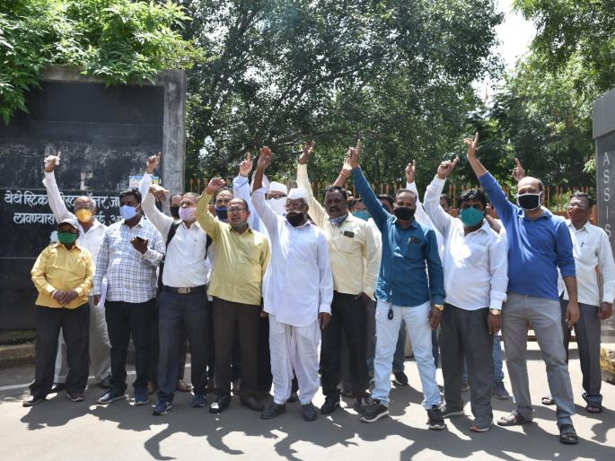 Farmers hit the Municipal Corporation | शेतक-यांची महापालिकेवर धडक Farmers hit the Municipal Corporation | शेतक-यांची महापालिकेवर धडक